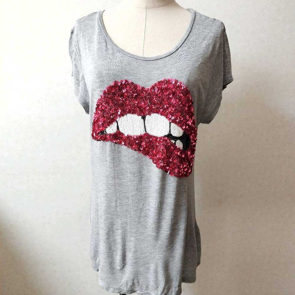 H & M Funny T-Shirt Big Mouth Bijou 3D Design Cut… - image 2