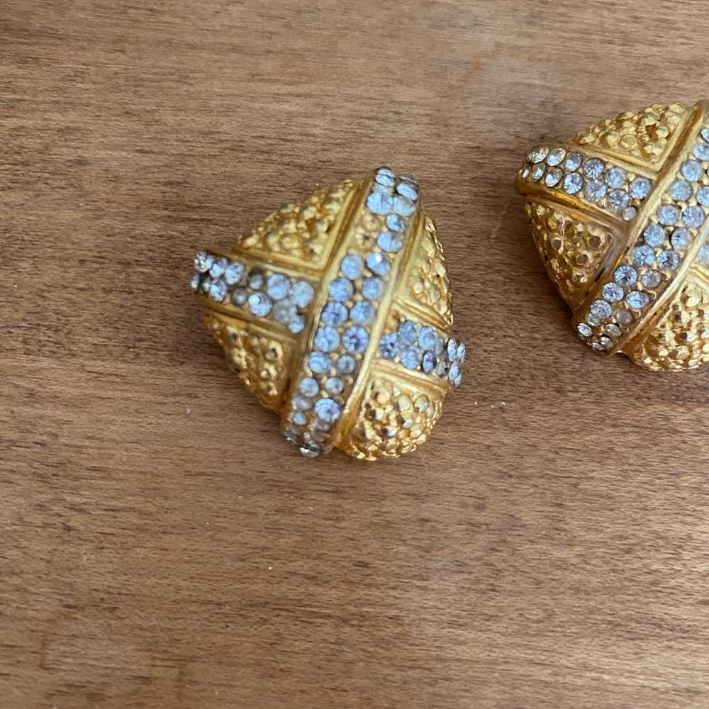 RARE VINTAGE CHUNKY GOLD PAVE CLIP ON DIAMOND EAR… - image 4