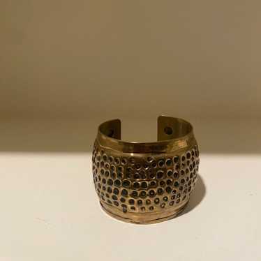 Vintage brass tone hammered bracelet cuff accesso… - image 1