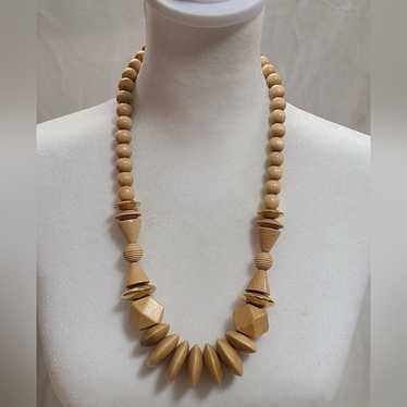 Vintage NecklaceBlack Tan Wood Disk store Beads Seashell Pendent Screw Closure