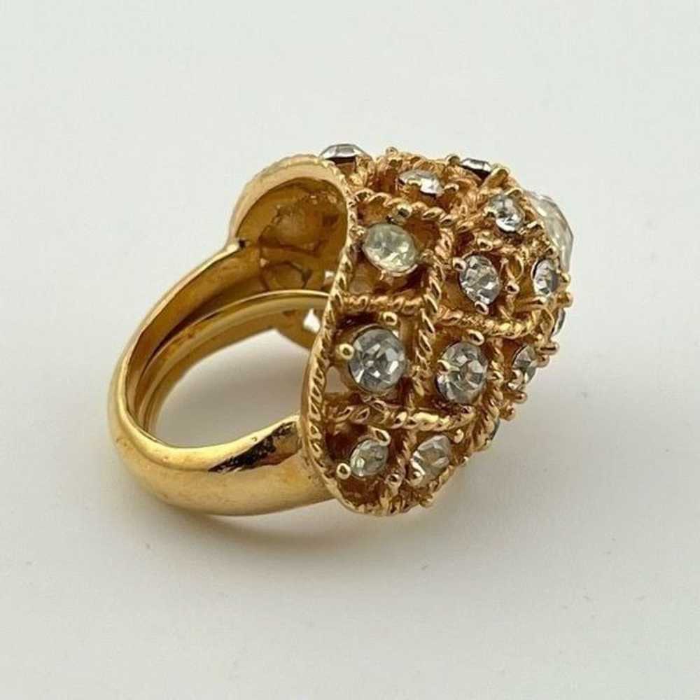 Vintage CROWN TRIFARI Domed Goldtone Ring Diamond… - image 5