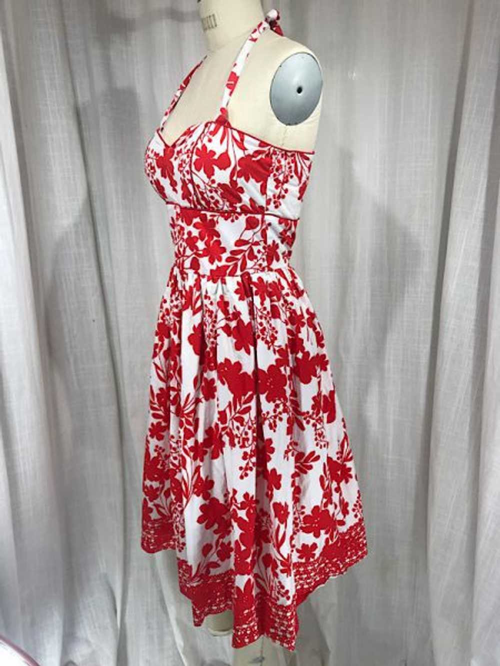 Vintage Inspired 50’s Red & White Flower Print Ha… - image 3