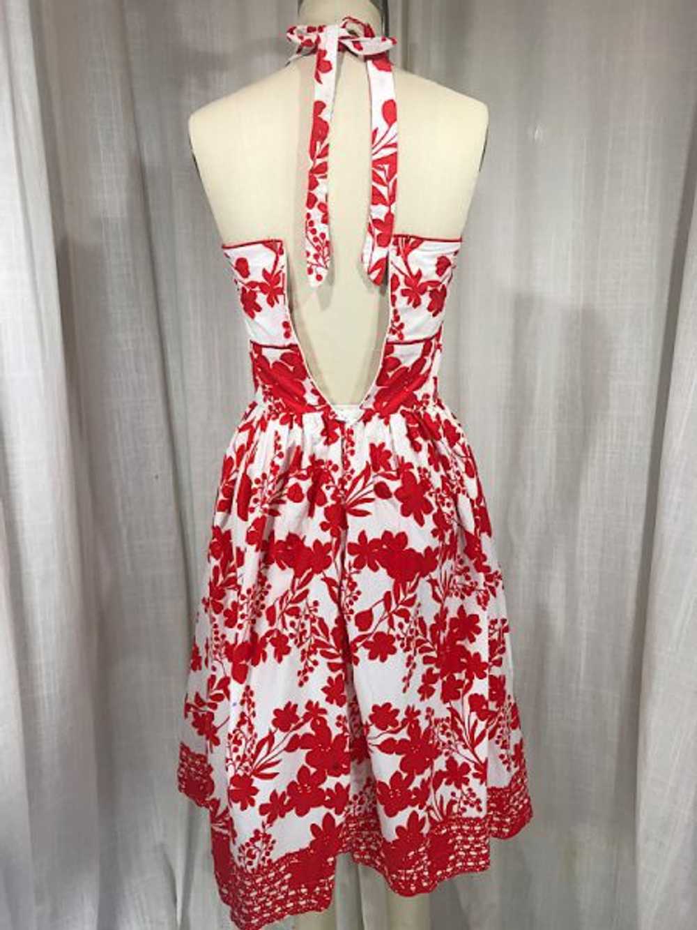 Vintage Inspired 50’s Red & White Flower Print Ha… - image 4