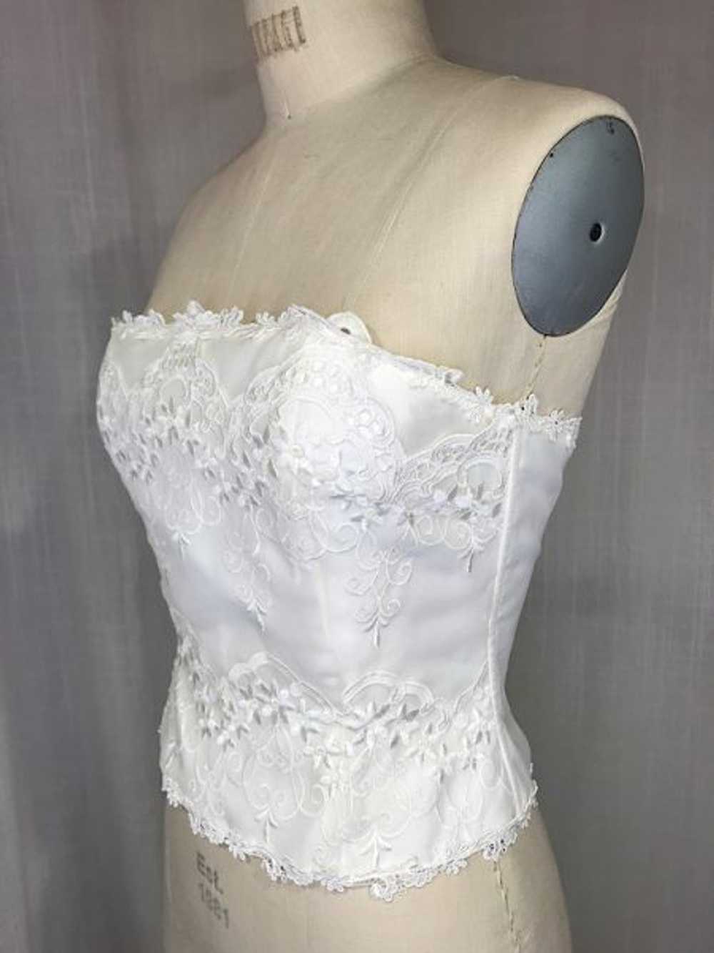 Vintage 2000’s White Lace Bustier - image 3