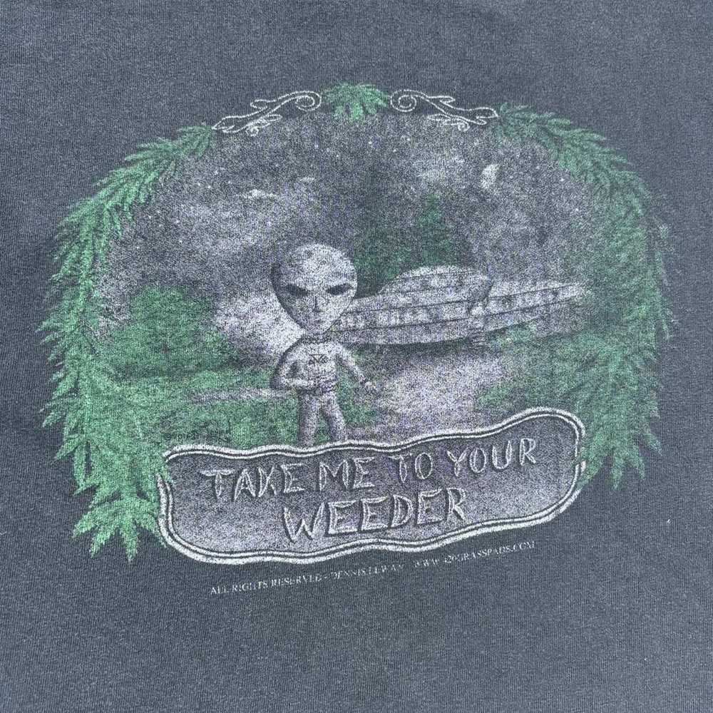 Rare × Vintage Early 2000s Alien Weed Funny Tee - image 2