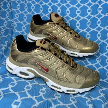 Nike Men’s size 12 Nike Max plus QS metallic gold… - image 1