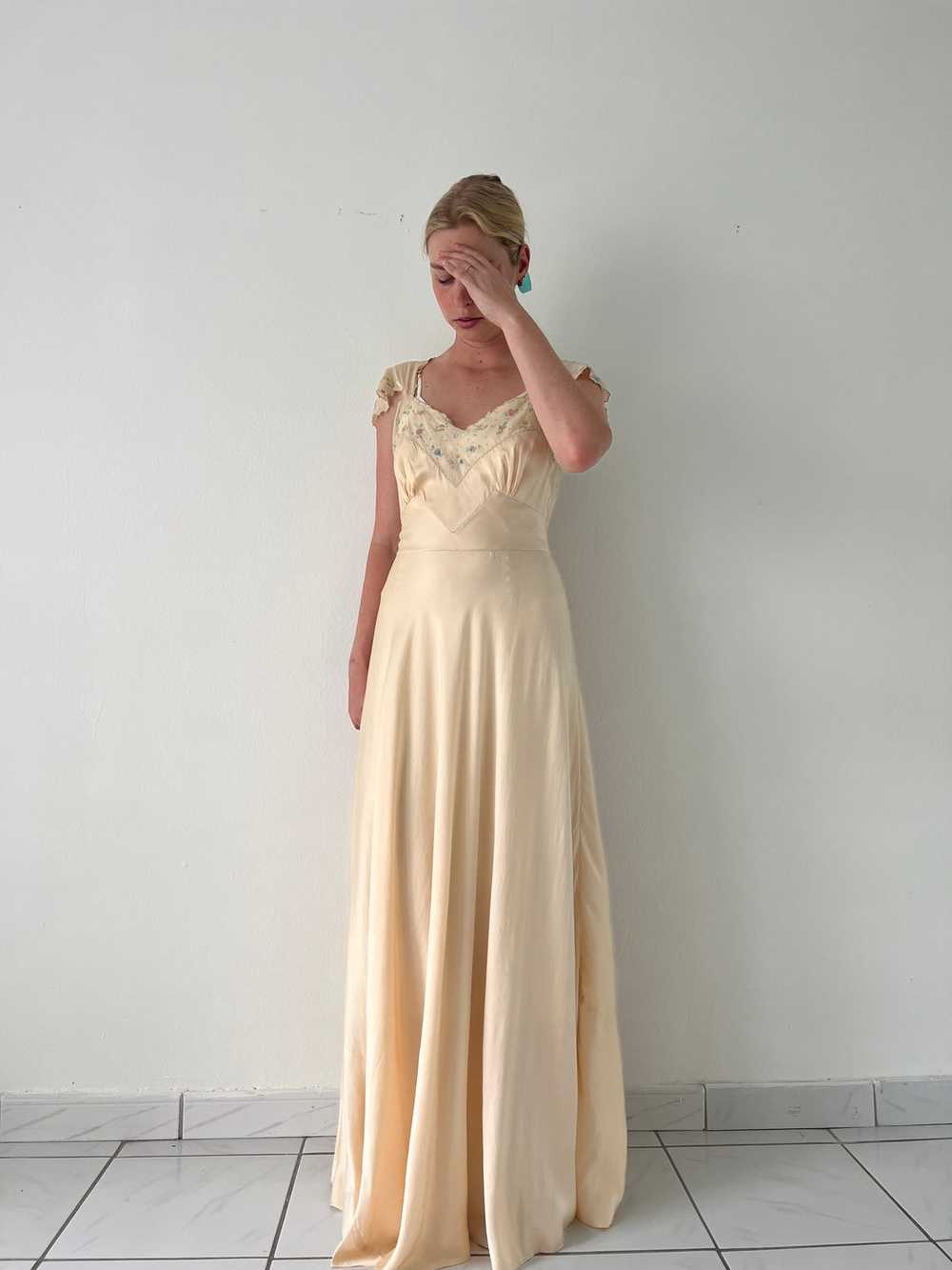 Handmade 1930's Pale Peach Slip Dress with Multic… - image 2