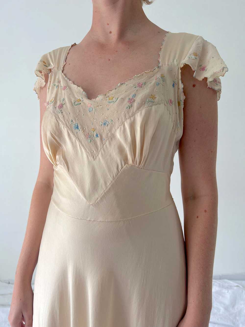 Handmade 1930's Pale Peach Slip Dress with Multic… - image 4