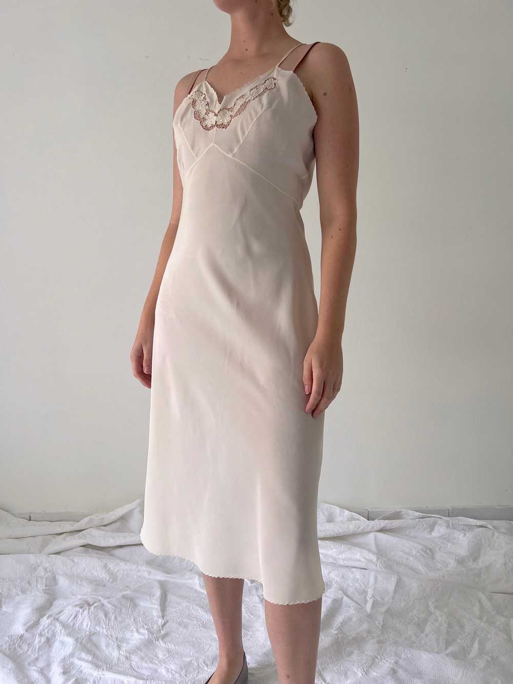 1930's White Silk Spaghetti Strap Slip with Flora… - image 2