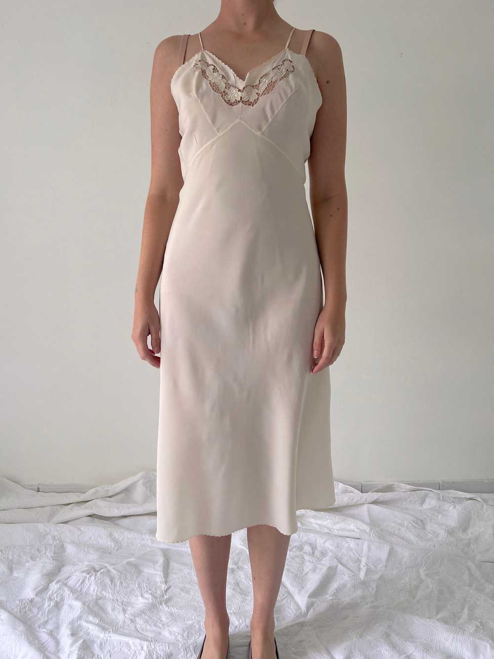 1930's White Silk Spaghetti Strap Slip with Flora… - image 3