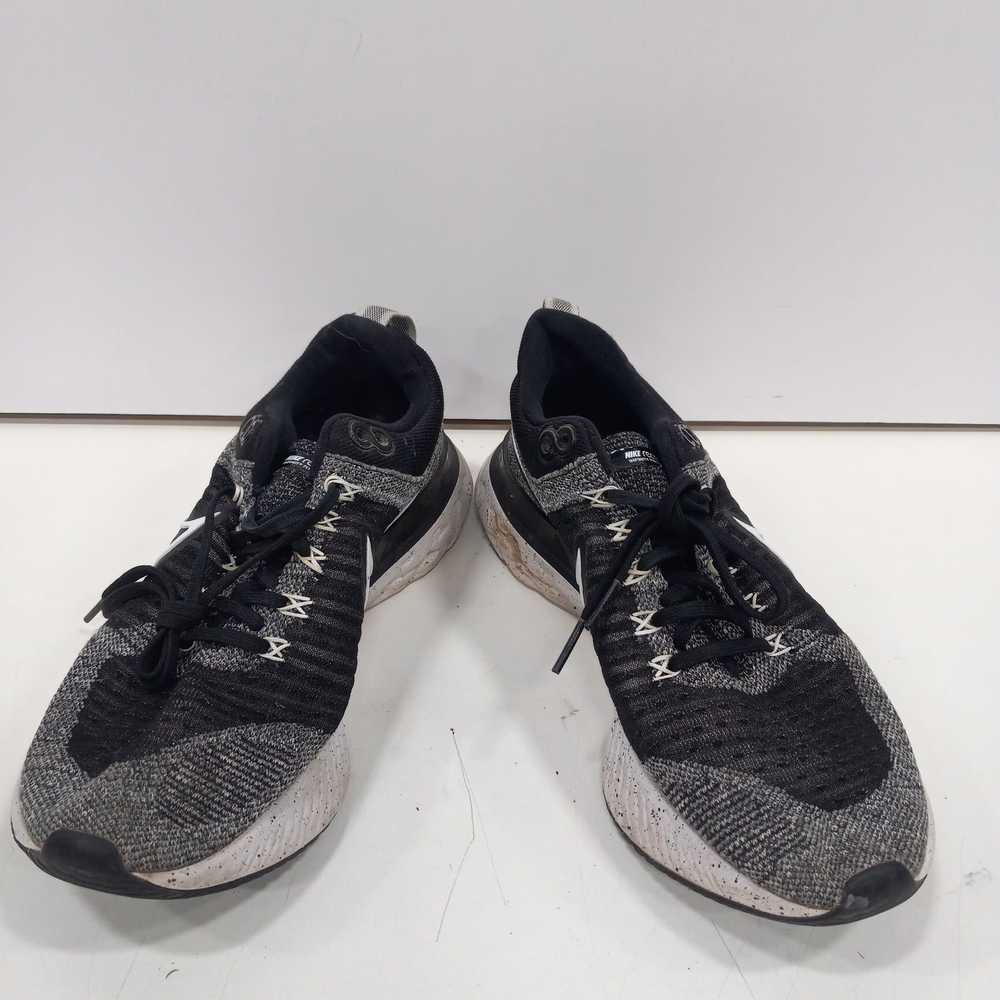 Women's Black & Gray Nike Shoes Size 9 - image 1