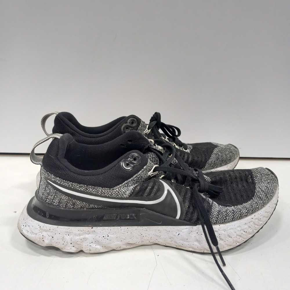 Women's Black & Gray Nike Shoes Size 9 - image 2