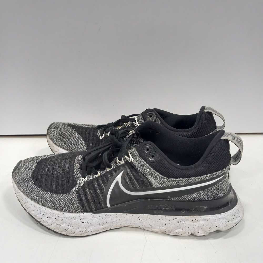 Women's Black & Gray Nike Shoes Size 9 - image 4