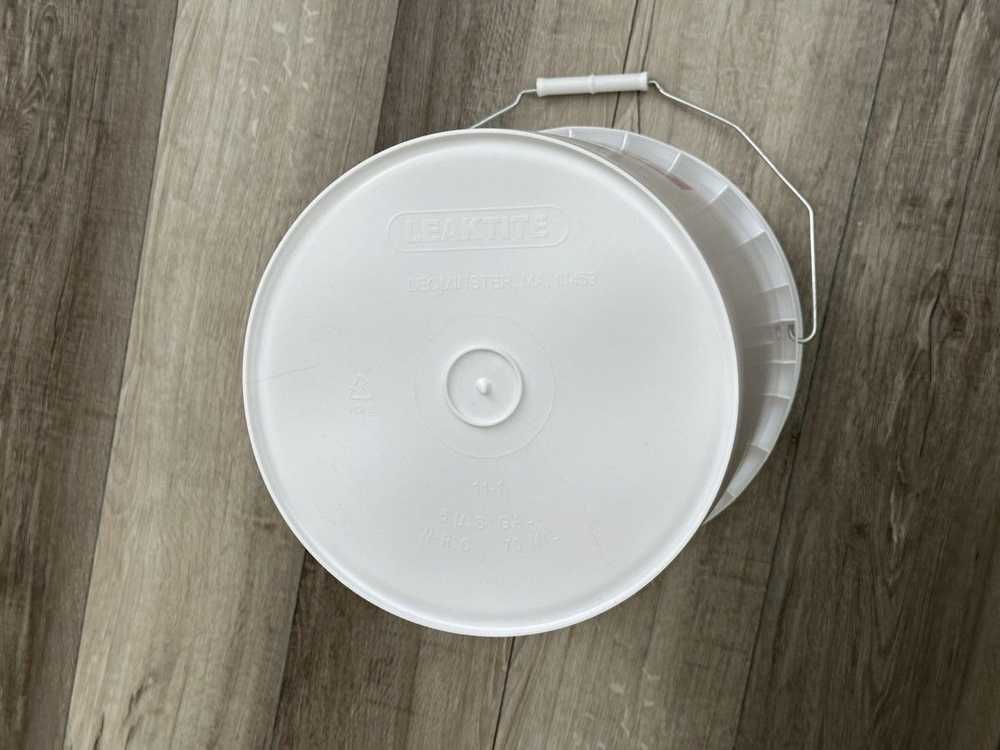 Supreme Supreme x Leaktite 5-Gallon Bucket White … - image 4