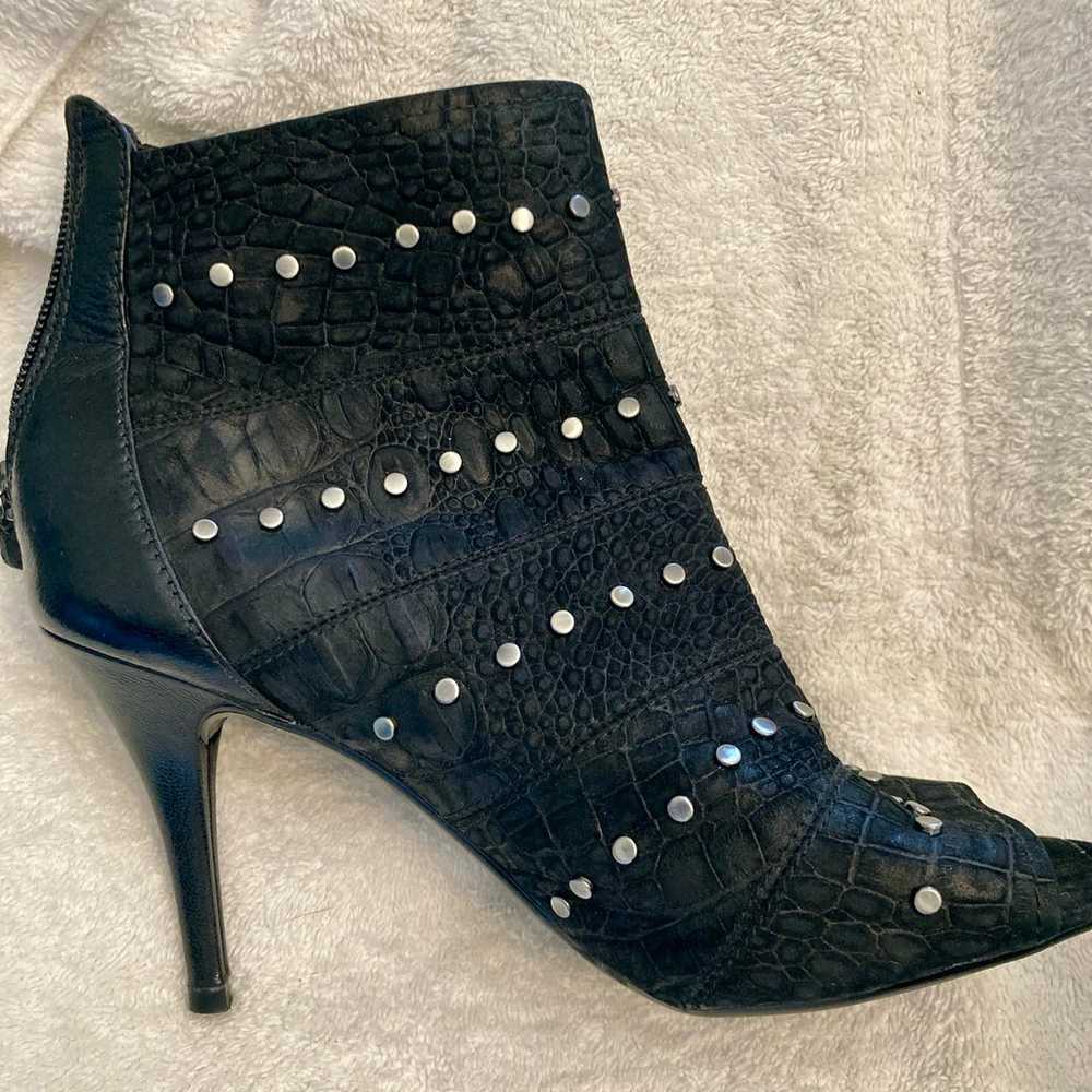 Caressa Vintage Black “Leigh” Leather Studded Pee… - image 11