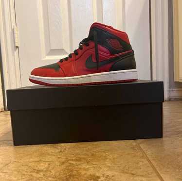 Nike Air Jordan 1 Reverse Bred - image 1