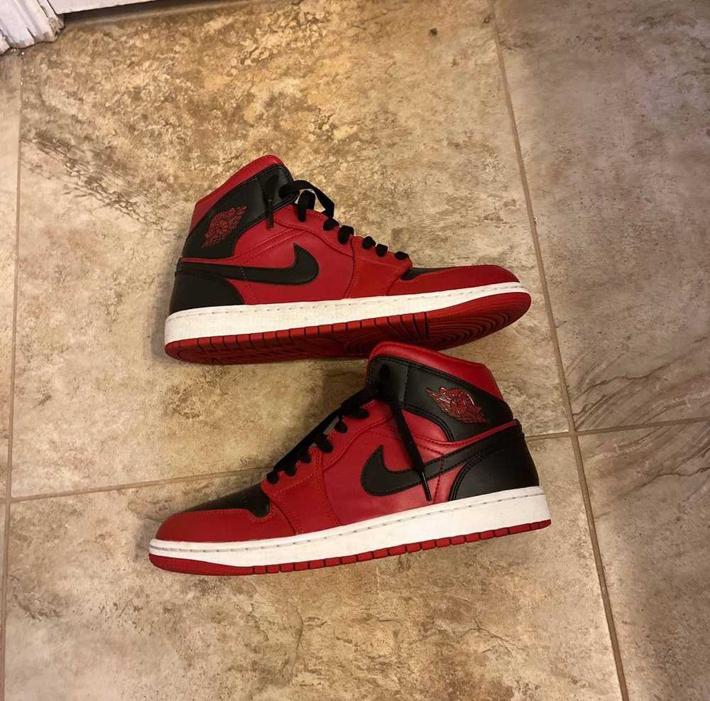 Nike Air Jordan 1 Reverse Bred - image 3