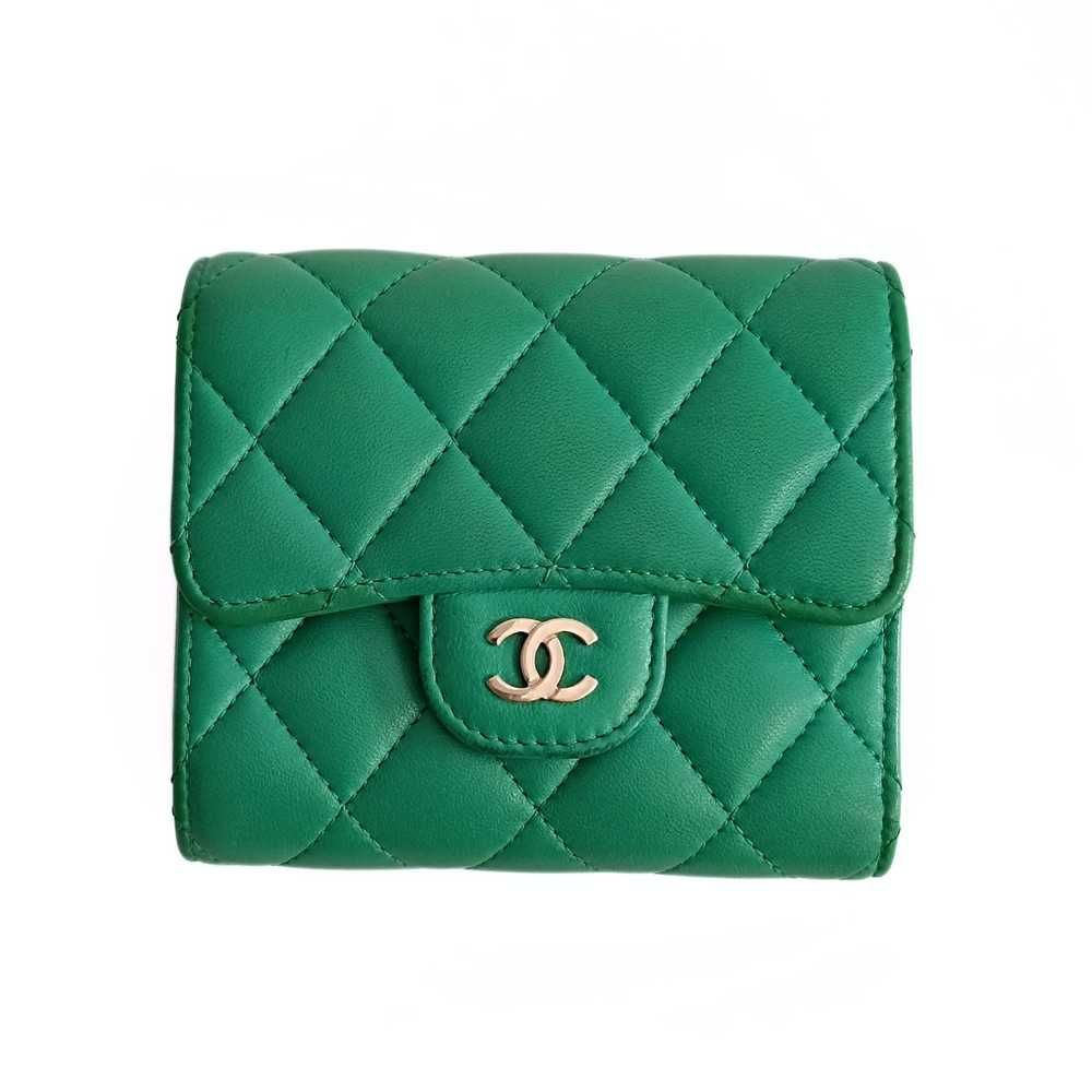 CHANEL compact trifold wallet in green leather - image 1