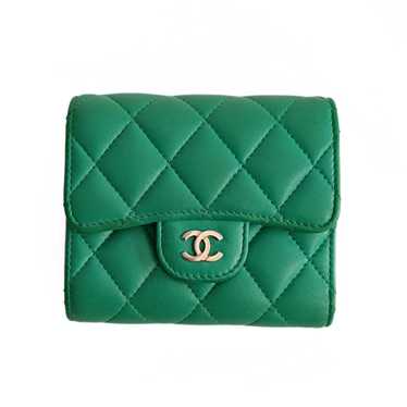 CHANEL compact trifold wallet in green leather - image 1