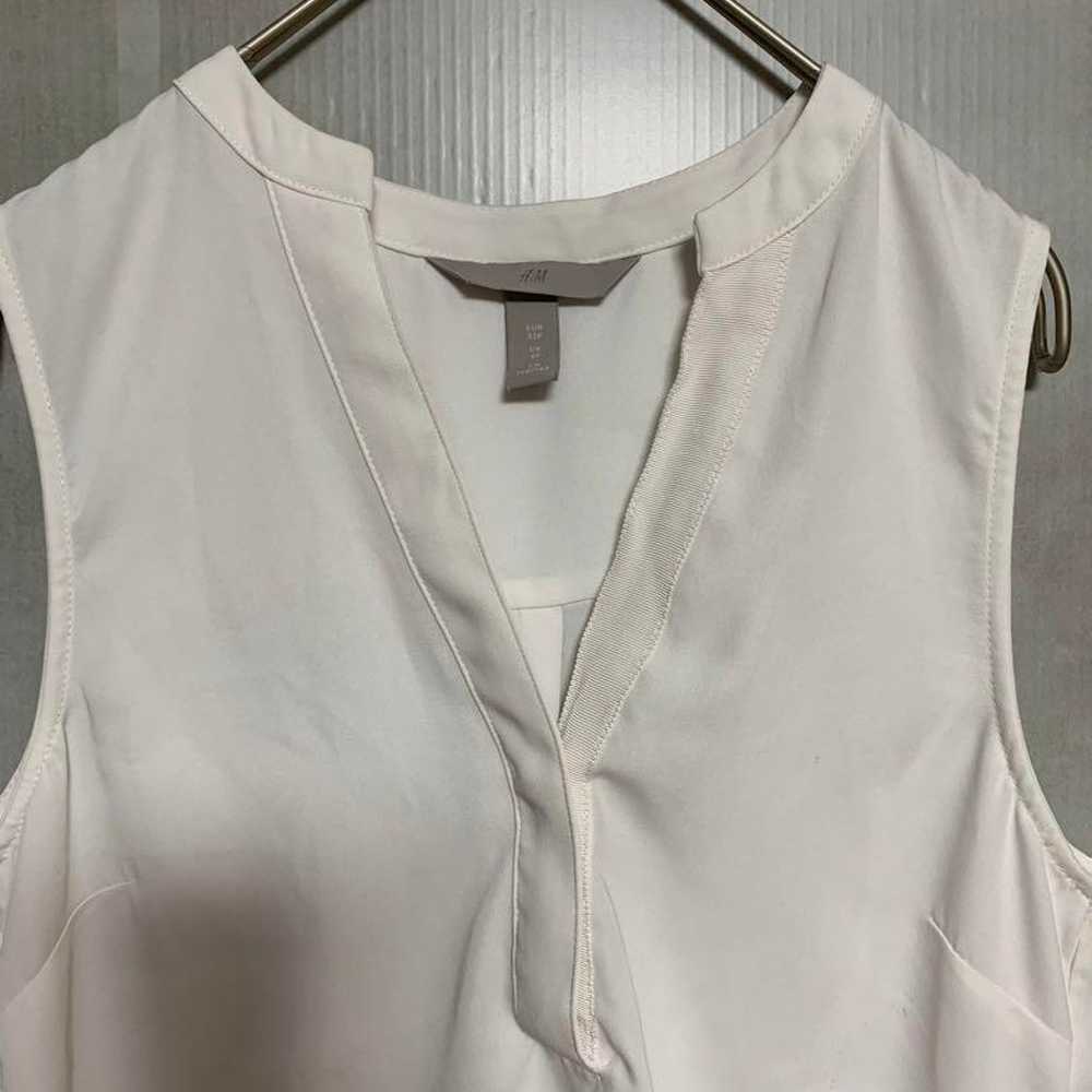 [H and M] Skipper Neck Polyester Sleeveless Shirt… - image 3