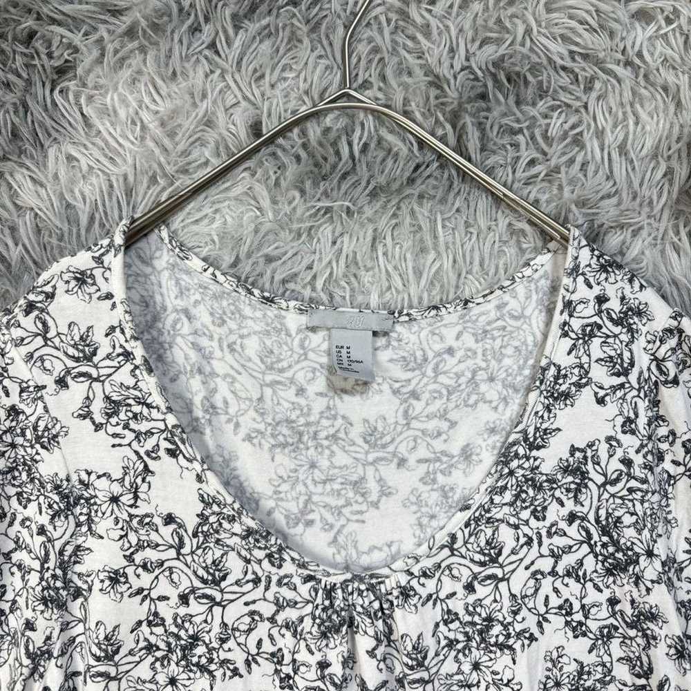 H&M / H and M / T-shirt / Floral pattern / Spring… - image 4