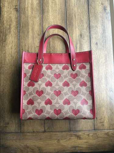 Coach Coach Field Tote 22 Heart Print