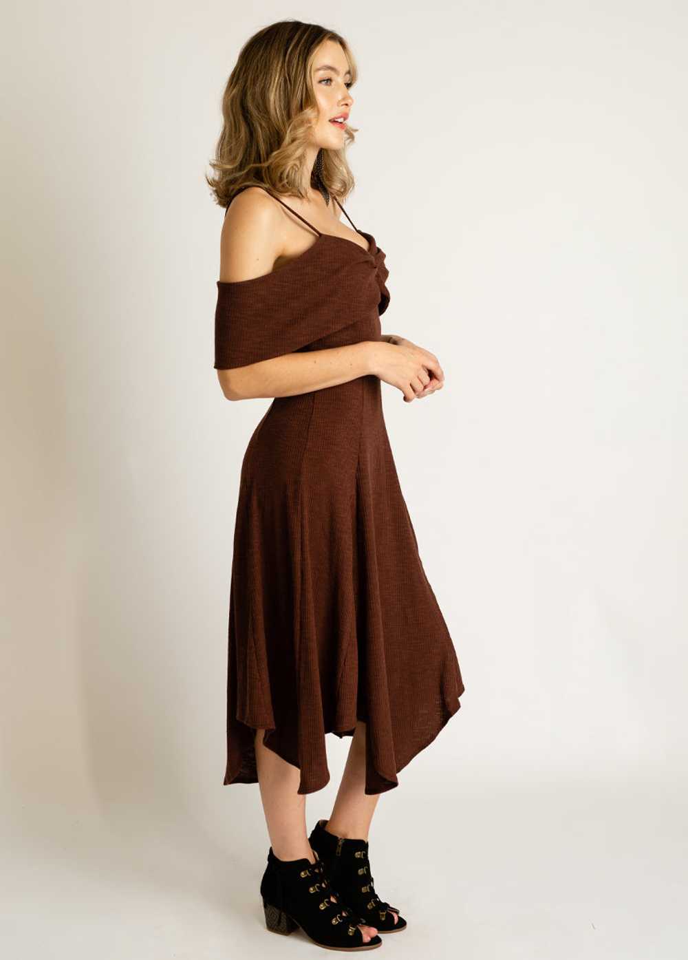 Joyfolie Madorah Dress in Redwood - image 4