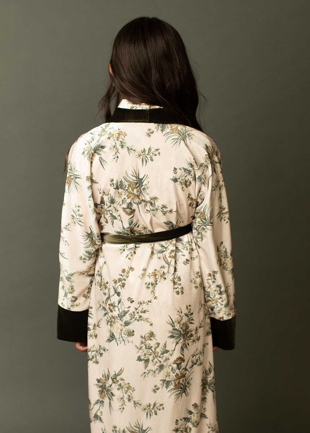 Joyfolie Kamie Robe in Neutral Floral - image 4