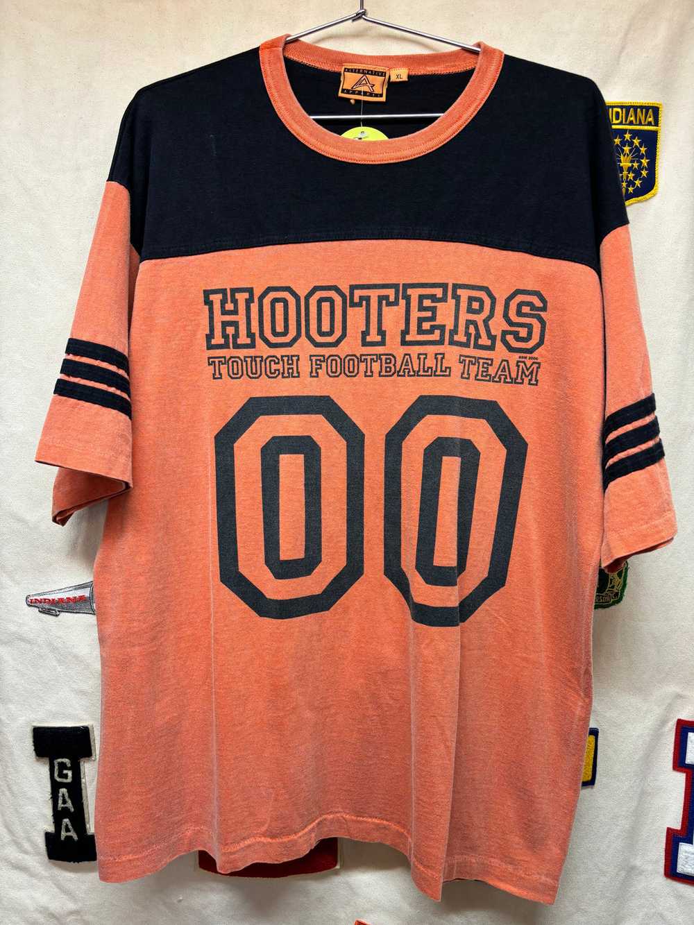 Vintage Hooters Restaurant 00 Touch Football Team… - image 1