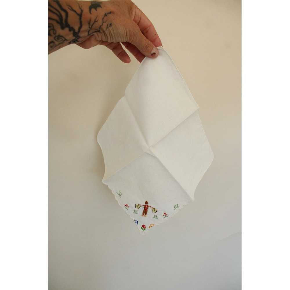 Vintage White Linen Folk Embroidered Hanky - image 3