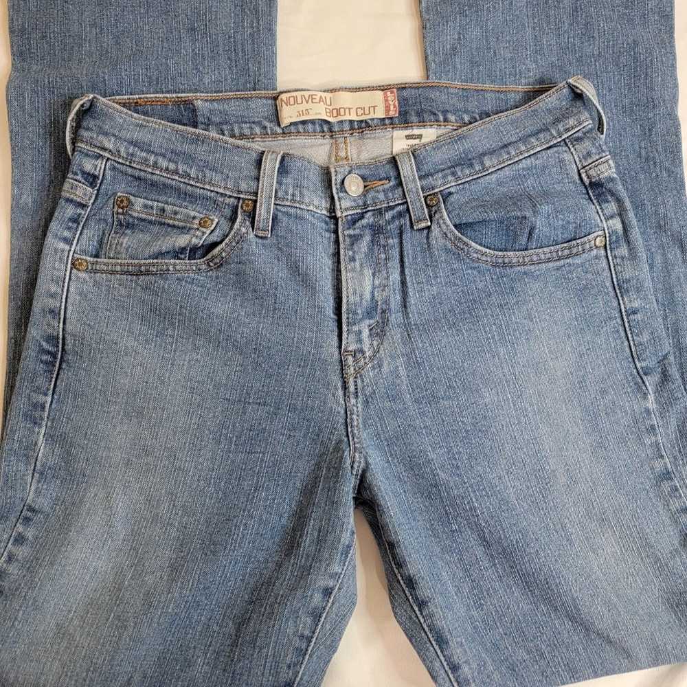 womens Levi's jean - image 3