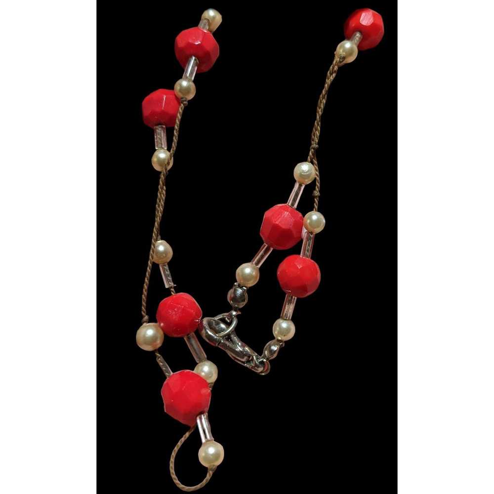 Other Minimalist Red And White Glass Pearl Beaded… - image 3