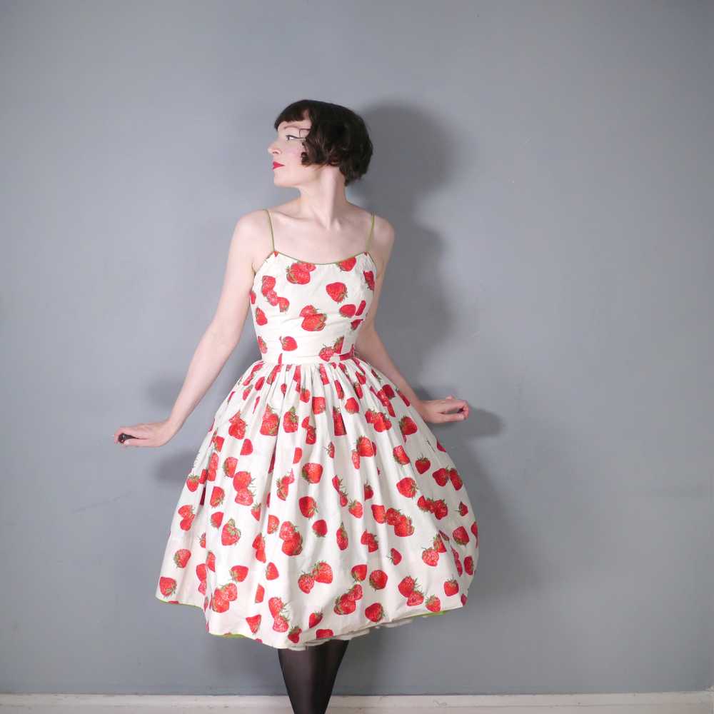 50s REVERSIBLE STRAWBERRY PRINT AND SOLID GREEN S… - image 3