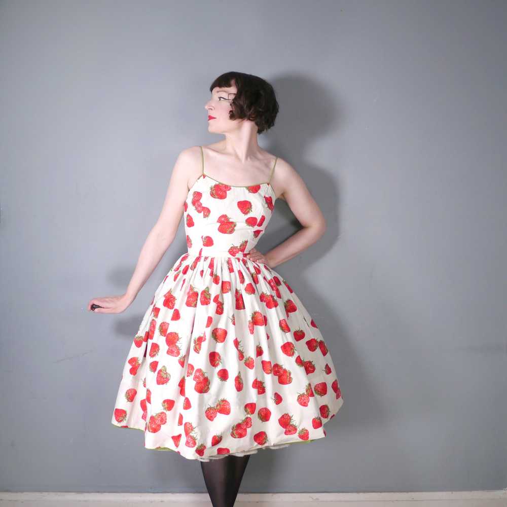 50s REVERSIBLE STRAWBERRY PRINT AND SOLID GREEN S… - image 4