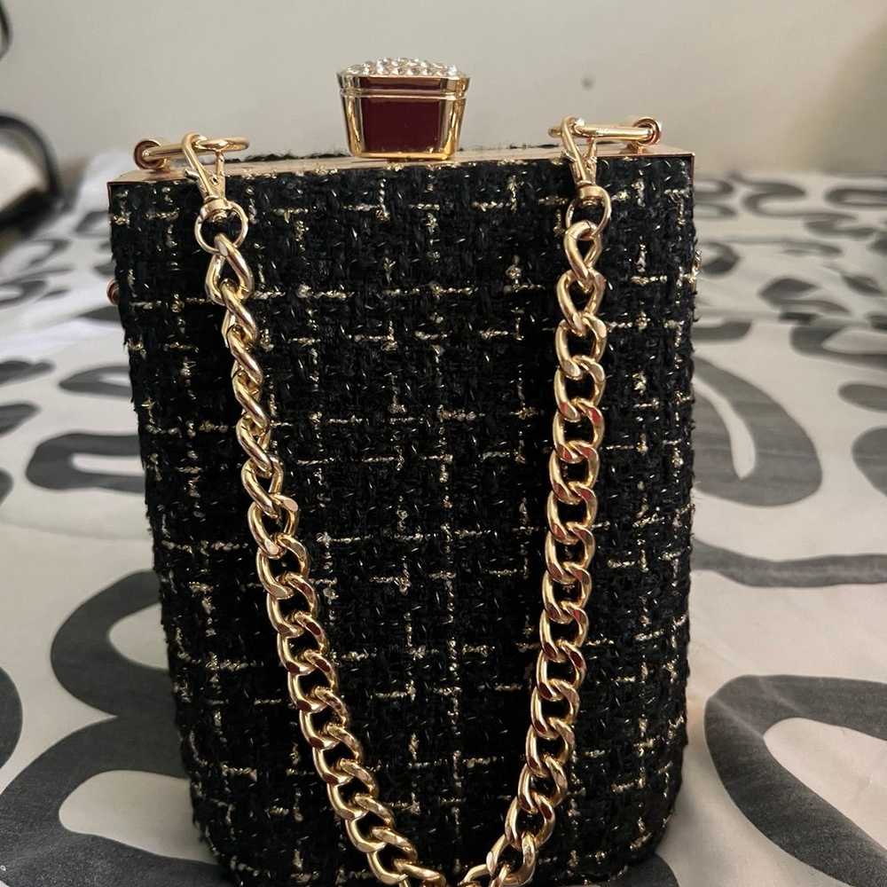 Elegant vintage looking clip bag - image 2