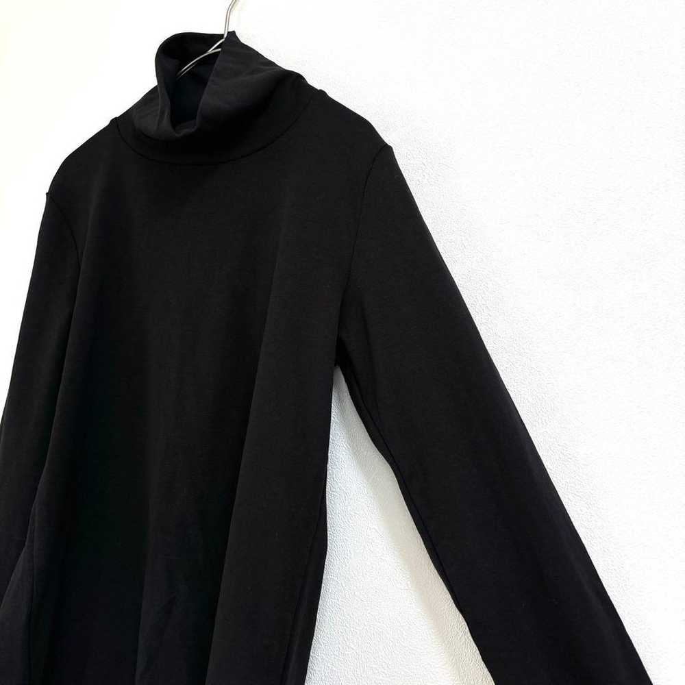 Uniqlo long-sleeve black turtleneck T-shirt, plai… - image 10