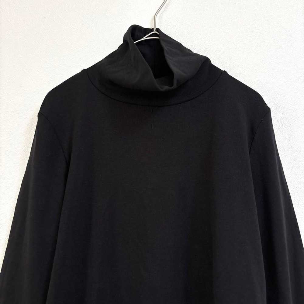 Uniqlo long-sleeve black turtleneck T-shirt, plai… - image 5