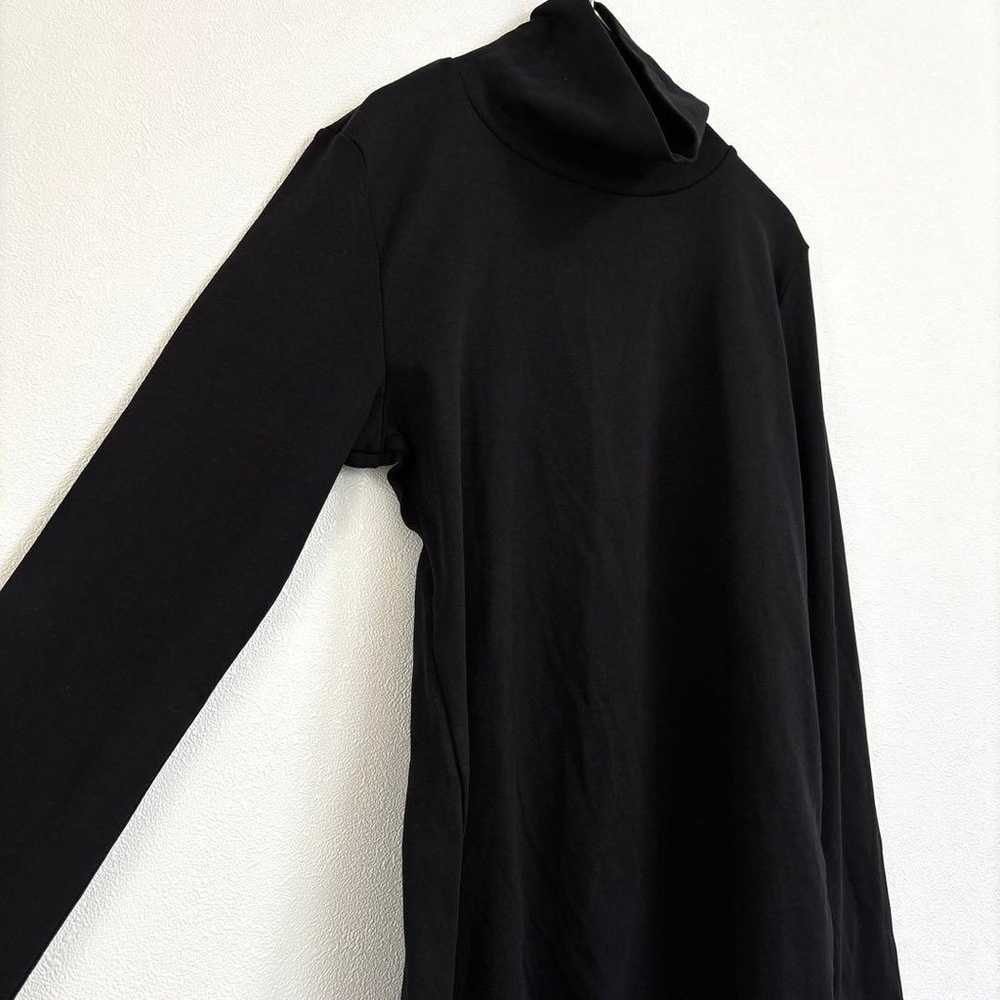 Uniqlo long-sleeve black turtleneck T-shirt, plai… - image 8