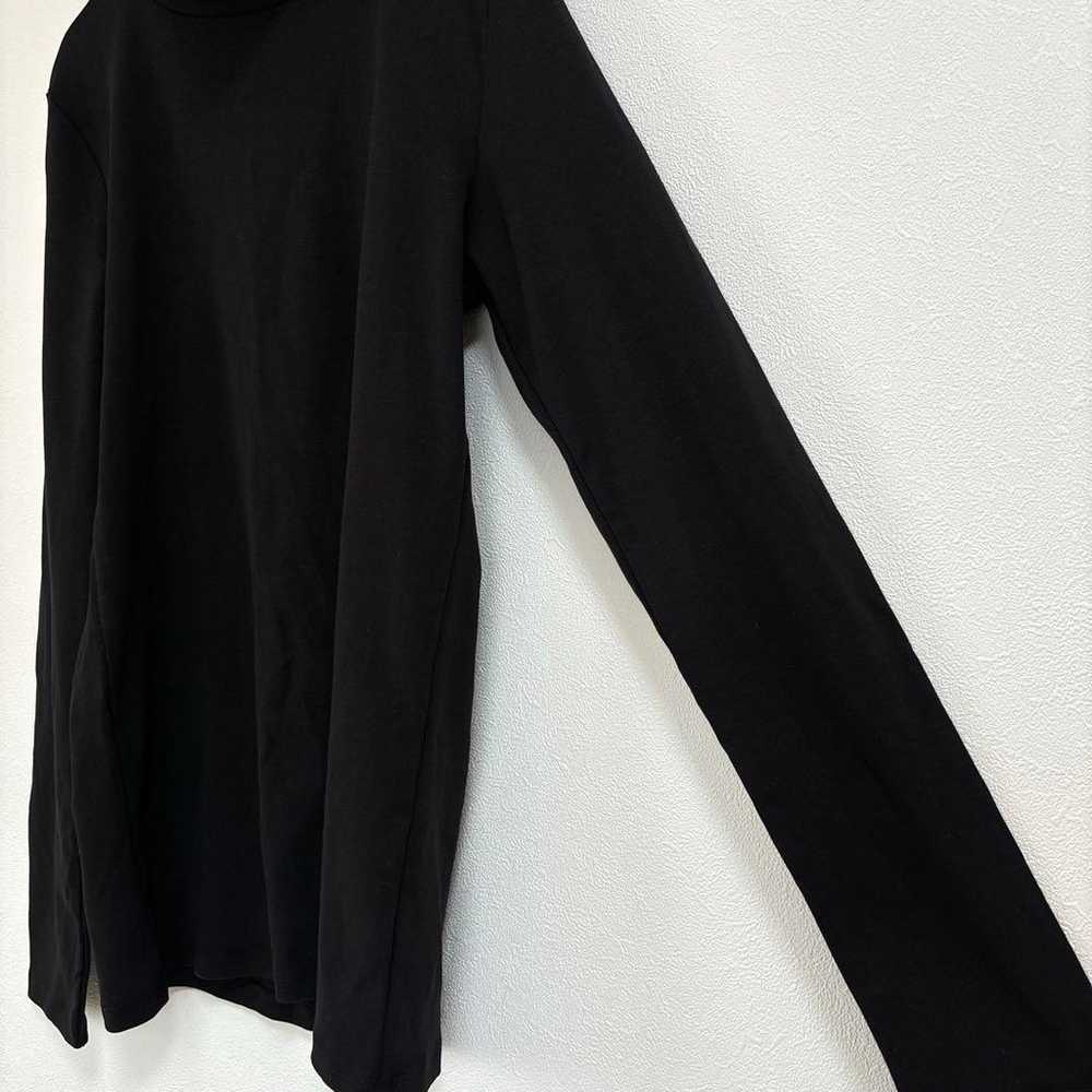 Uniqlo long-sleeve black turtleneck T-shirt, plai… - image 9