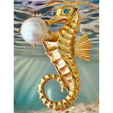 Vintage Figural Crown Trifari Seahorse Brooch w/F… - image 1