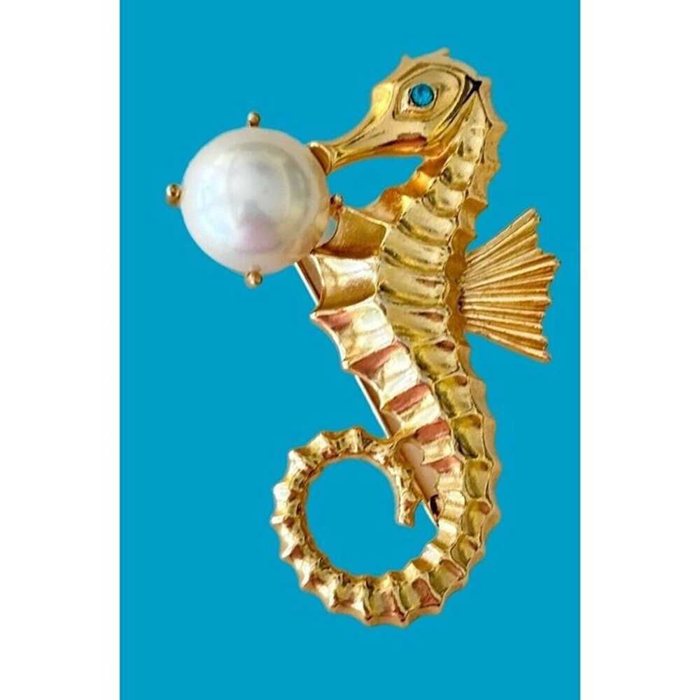 Vintage Figural Crown Trifari Seahorse Brooch w/F… - image 2