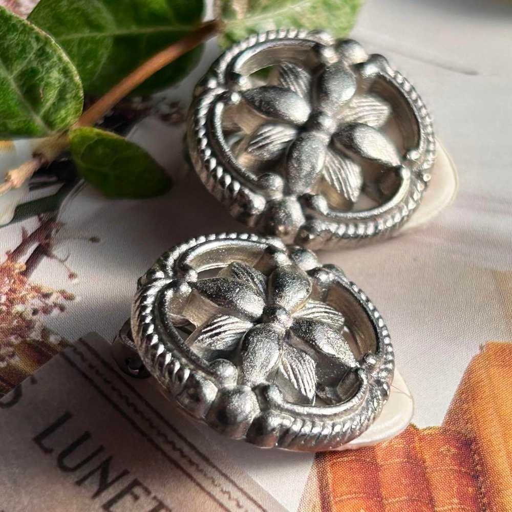 Vintage earrings with a sophisticated rich botani… - image 2