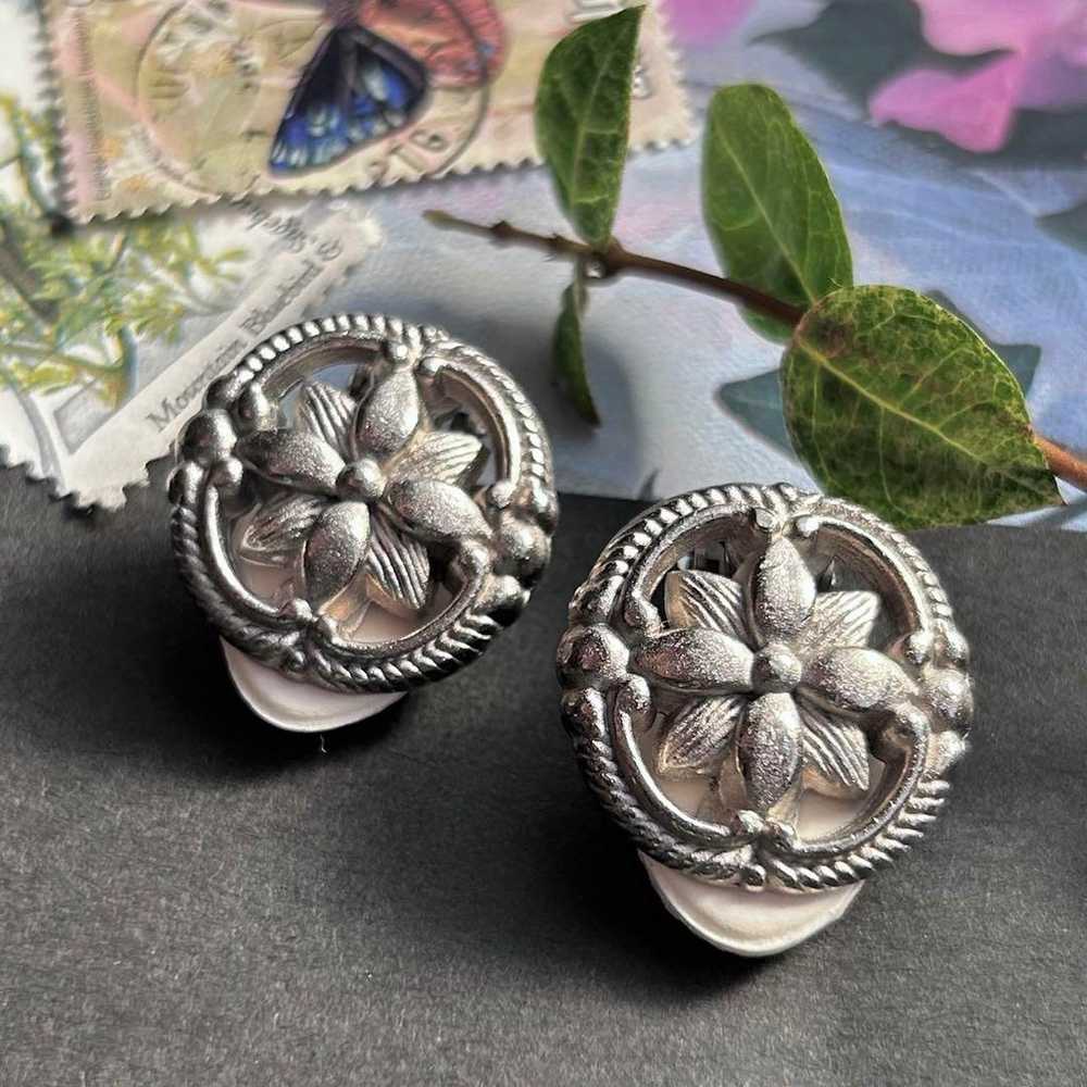 Vintage earrings with a sophisticated rich botani… - image 8