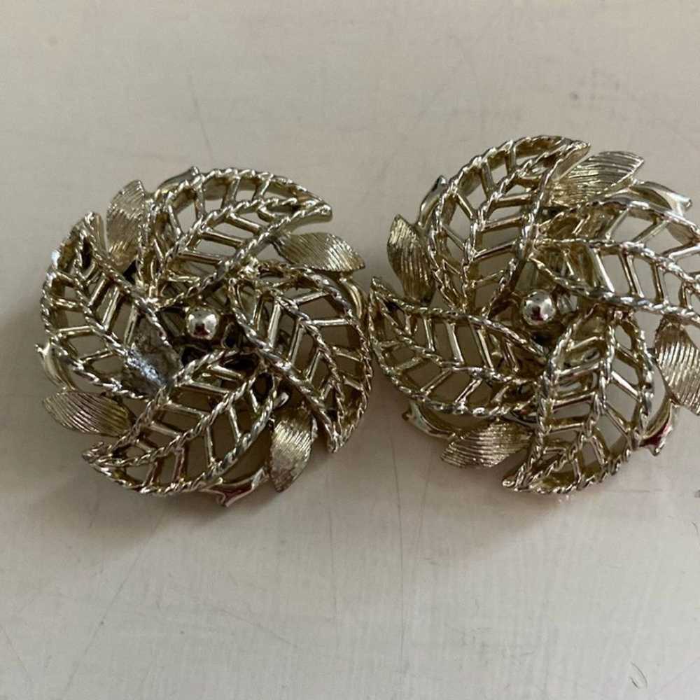 Vintage Lisner silver-tone clip on earrings - image 1