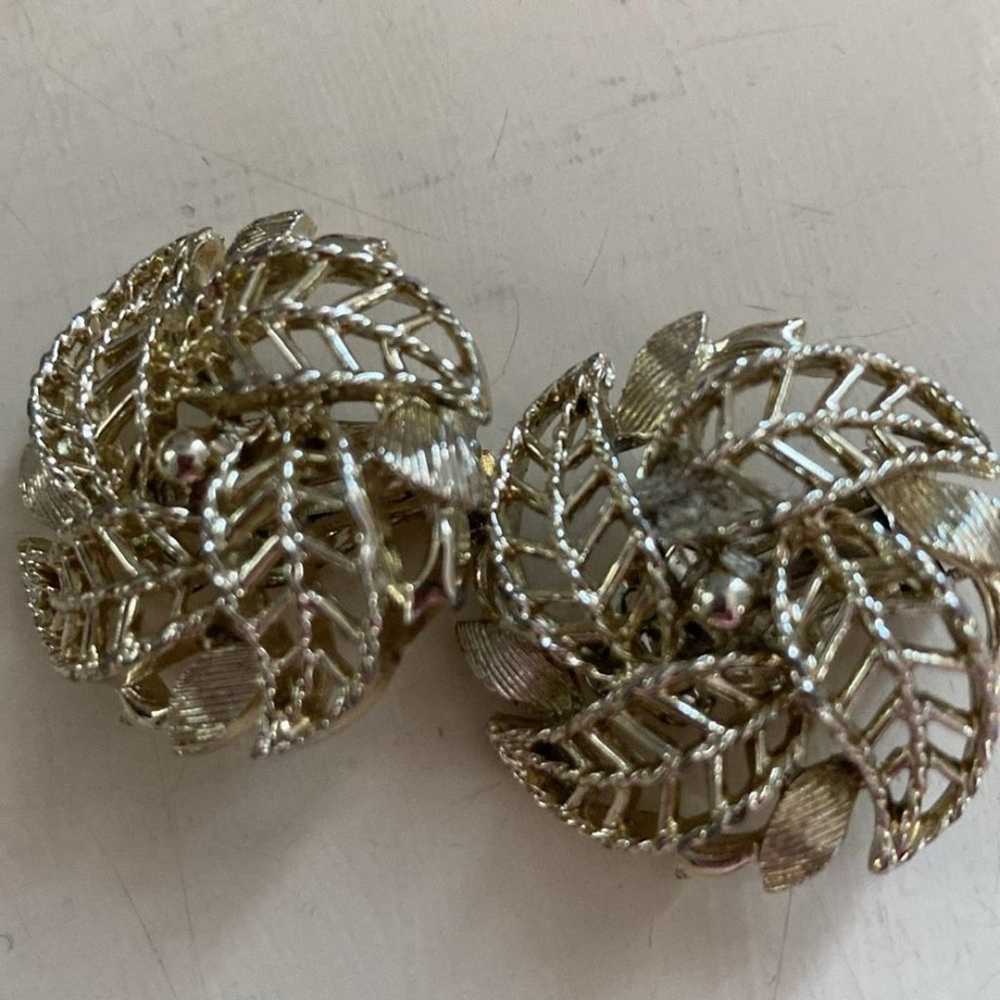 Vintage Lisner silver-tone clip on earrings - image 5