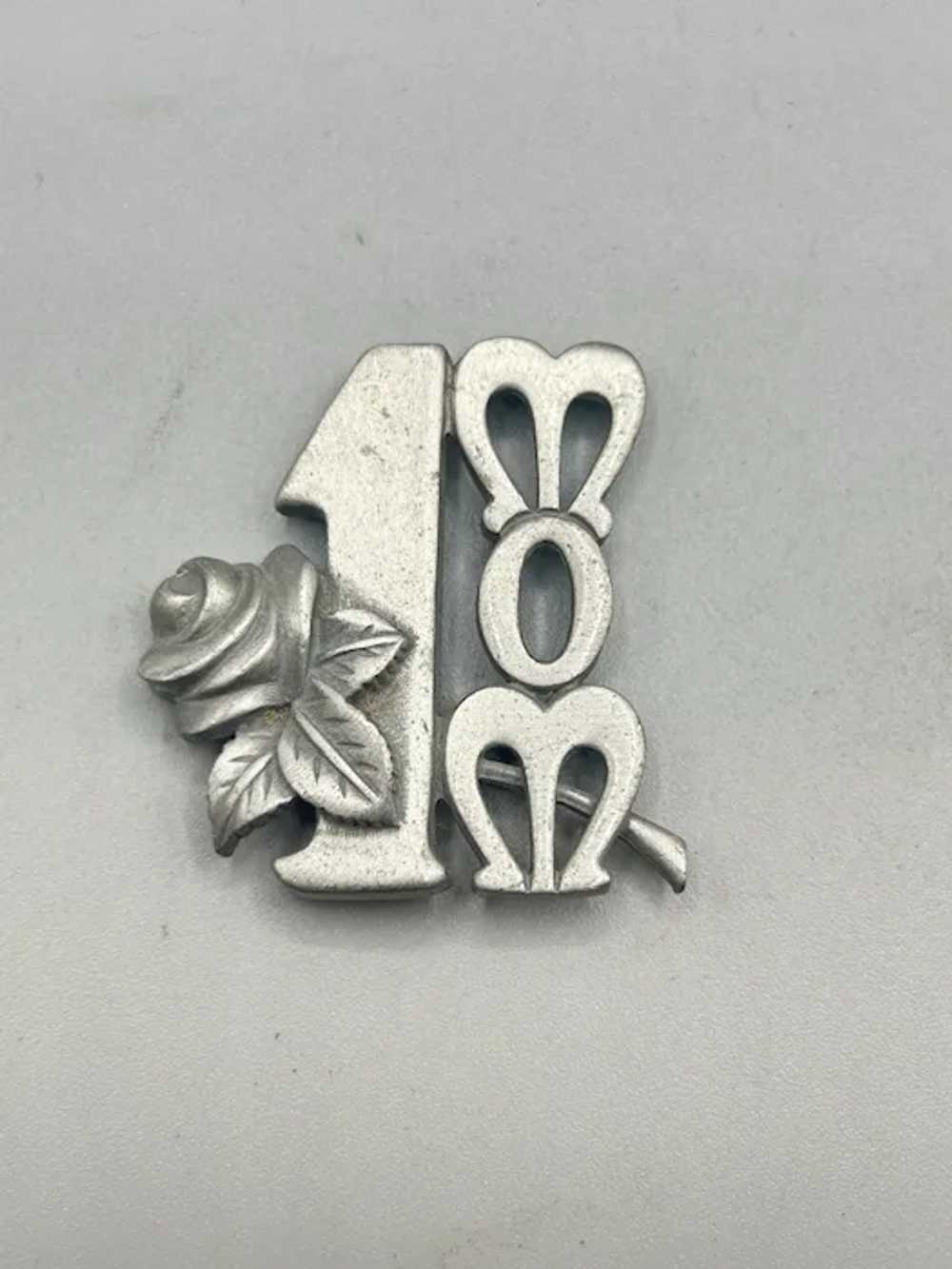 #1 MOM Pewter Pin Brooch Vintage 70s Pin with Ros… - image 2