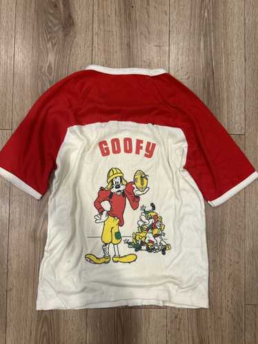 Mickey Mouse Vtg Goofy Football scene T-shirt #60… - image 1