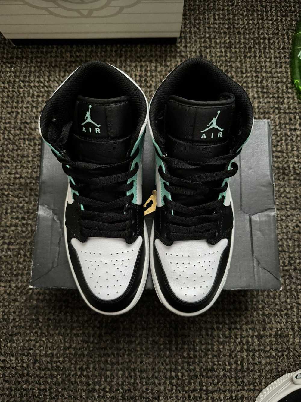 Nike Tropical Twist Jordan 1 Mid - image 3