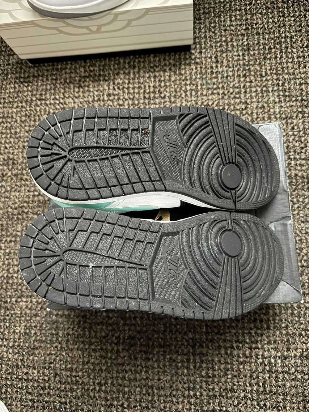 Nike Tropical Twist Jordan 1 Mid - image 5