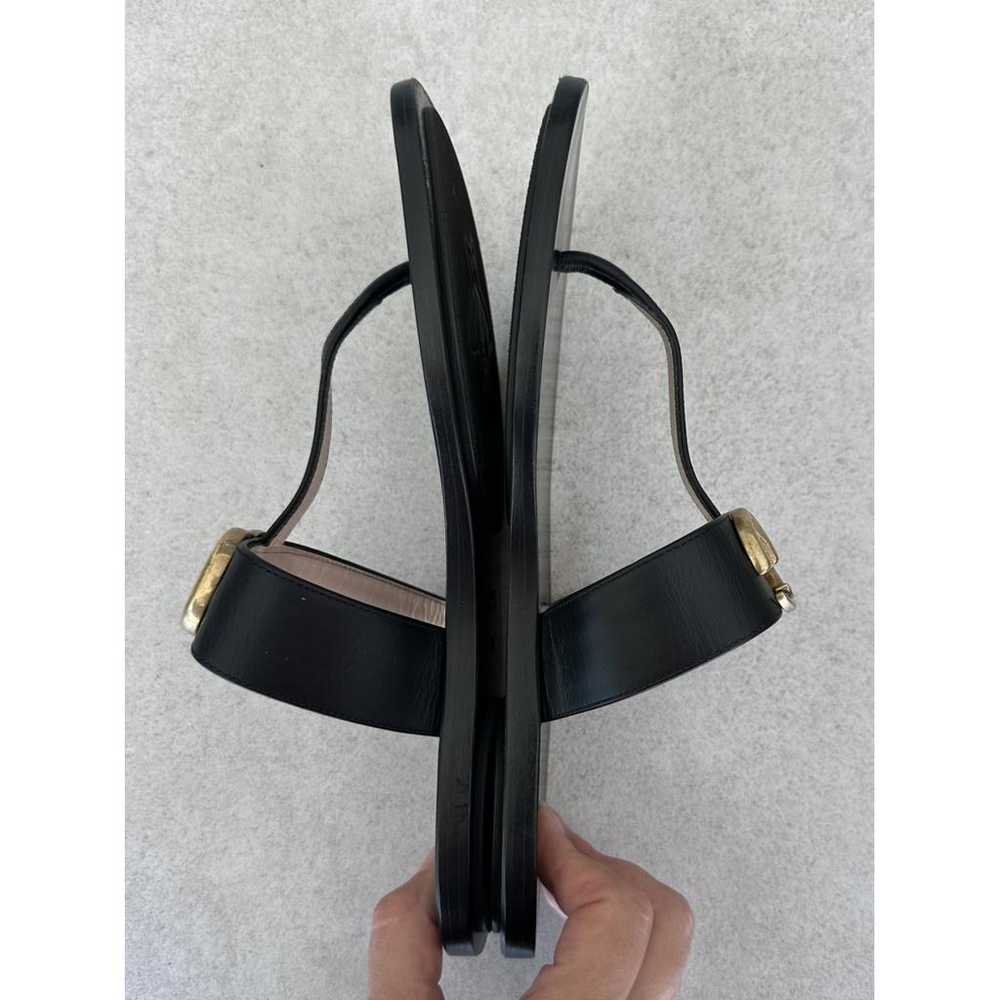 Gucci Double G leather flip flops - image 10